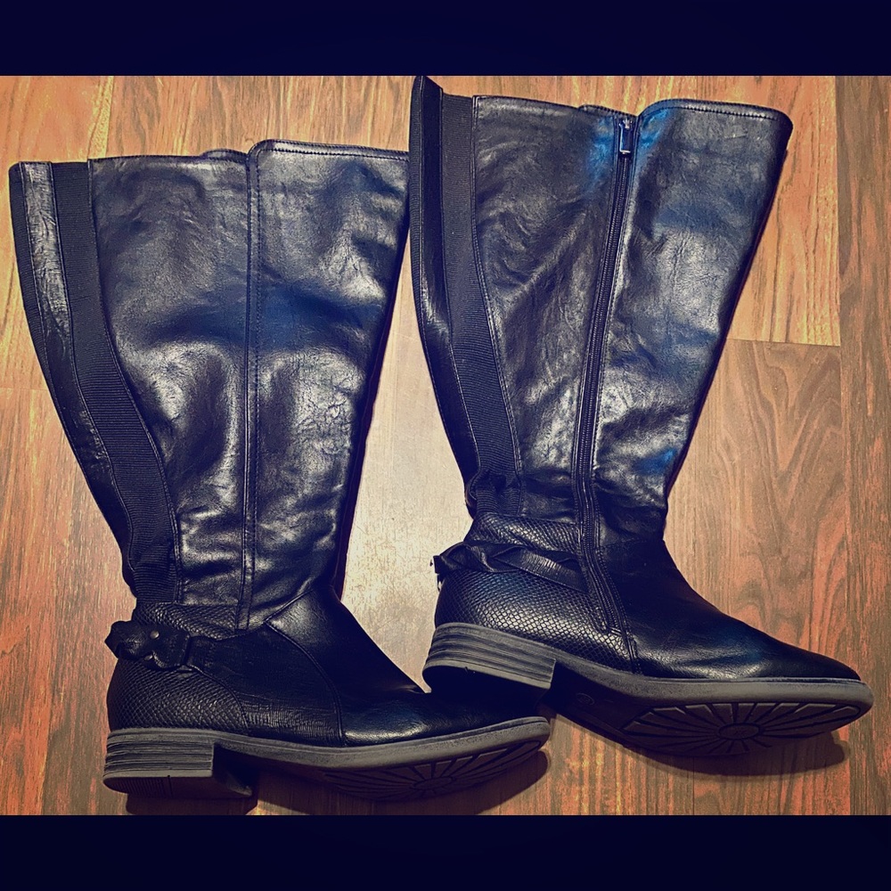 Maurices Women’s Sz 8W Wide Calf Boots w/o Box